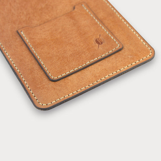 Handgefertigte Leder-Handytasche – Brewed