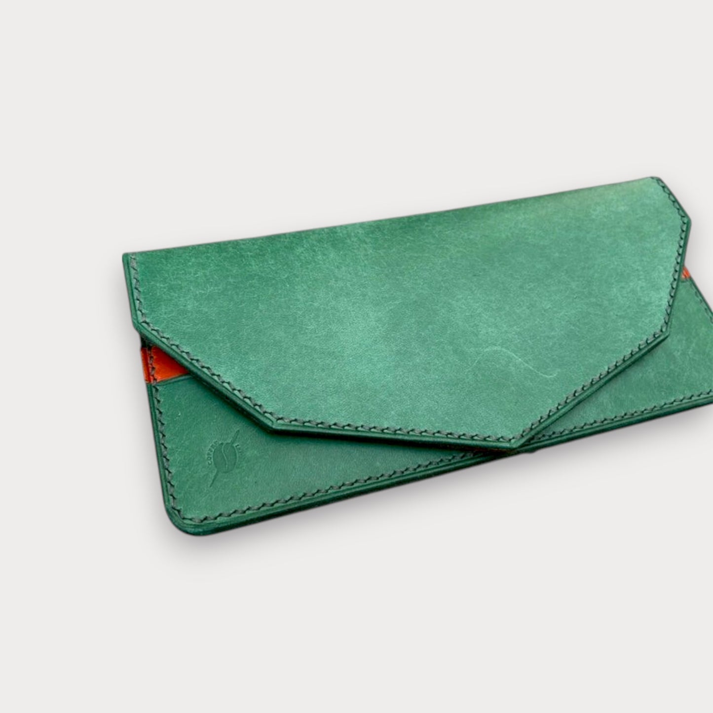 Handgefertigtes Leder-Reißverschluss-Portemonnaie – Pour | Coffee Leathers