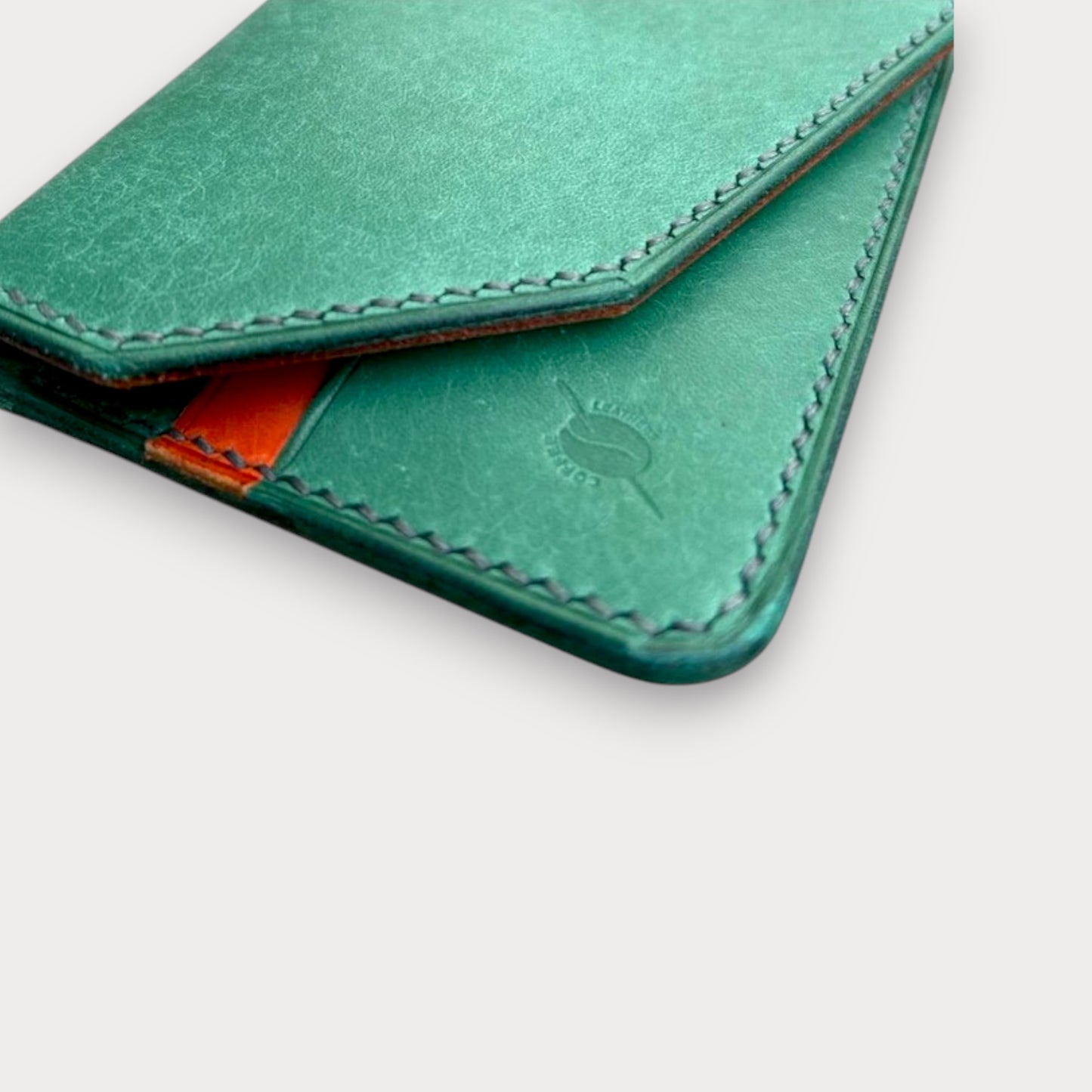 Handgefertigtes Leder-Reißverschluss-Portemonnaie – Pour | Coffee Leathers