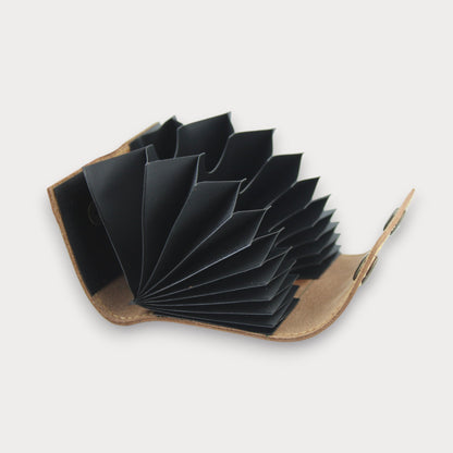 Handgefertigtes Akkordeon-Kartenetui aus echtem Leder – Flex