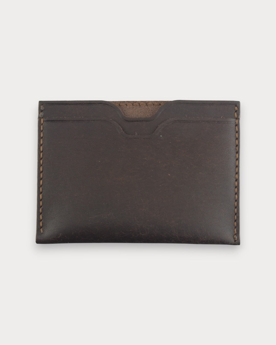 Handgefertigtes minimalistisches Lederkartenetui – Café Noir
