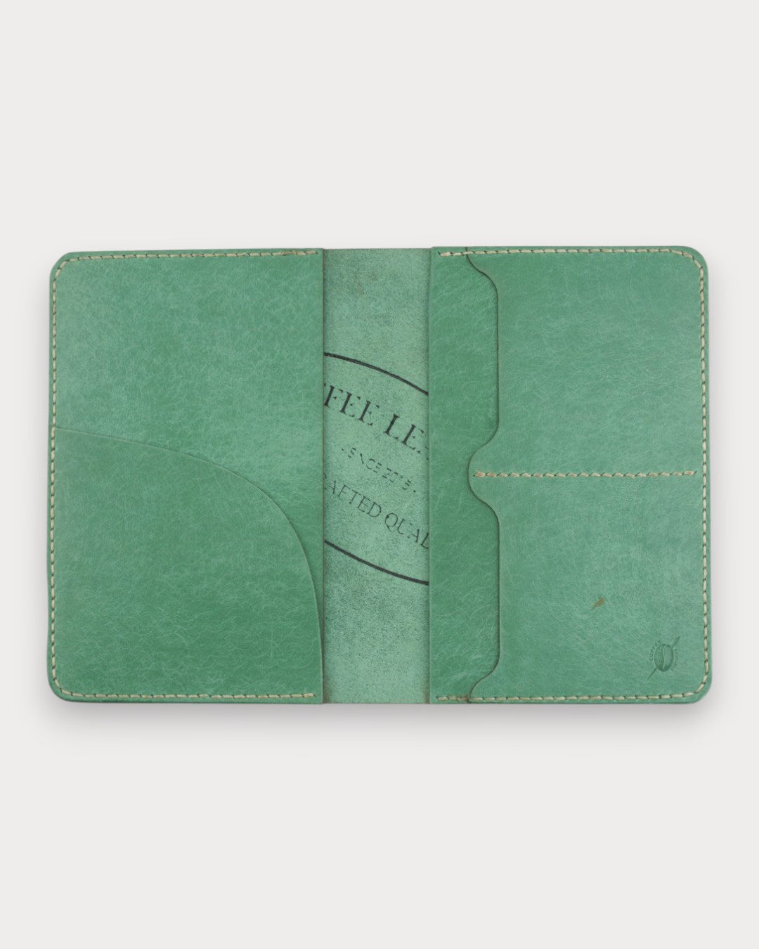 Handgefertigte Passhülle aus echtem Leder – Blend