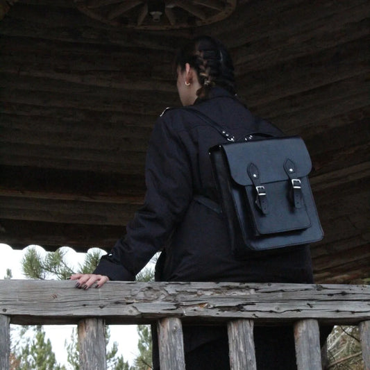 El yapımı siyah deri sırt çantası %100 hakiki deri